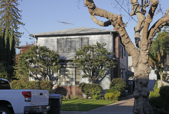 1729-1735 Central Ave in Alameda, CA - Foto de edificio - Building Photo