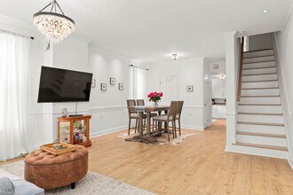 35 E Sharpnack St in Philadelphia, PA - Building Photo - Building Photo