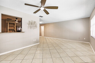 4715 Mi Casa Ct in Ft. Myers, FL - Building Photo - Building Photo