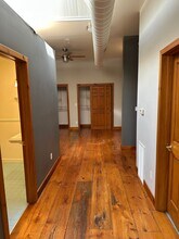 305 Main St-Unit -Unit 2 in Cedar Falls, IA - Building Photo - Building Photo