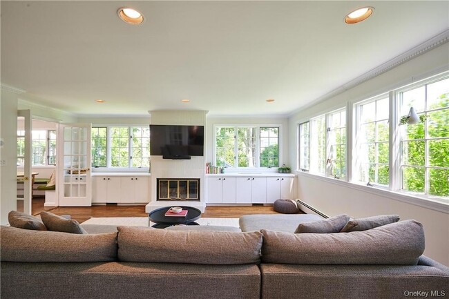 11 Lebanon Rd in Scarsdale, NY - Foto de edificio - Building Photo