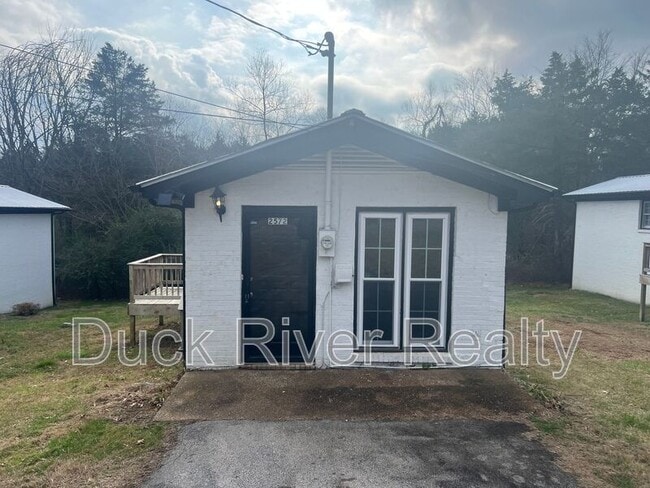 property at 2572 Sowell Mill Pike