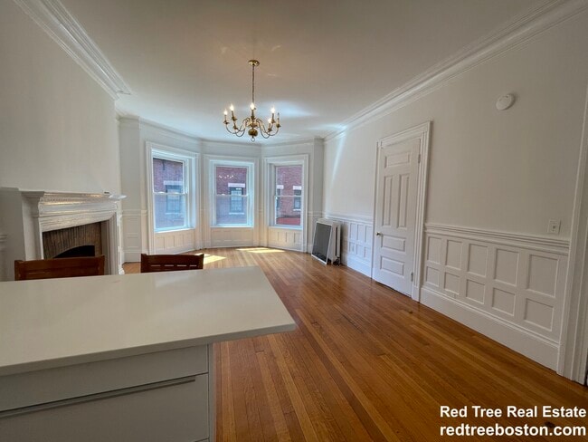 869 Beacon St, Unit 3 in Boston, MA - Building Photo - Building Photo