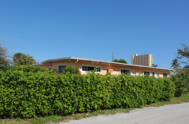 700 N Riverside Dr in Pompano Beach, FL - Building Photo - Building Photo