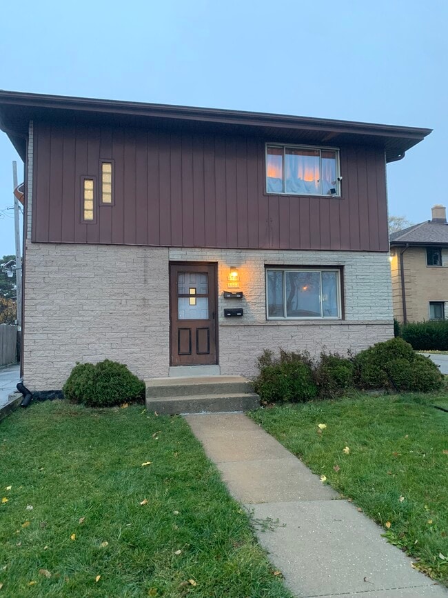 property at 4961 S 13th St