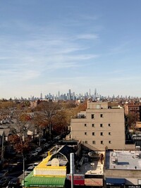 63-84-84 Saunders St in Queens, NY - Foto de edificio - Building Photo