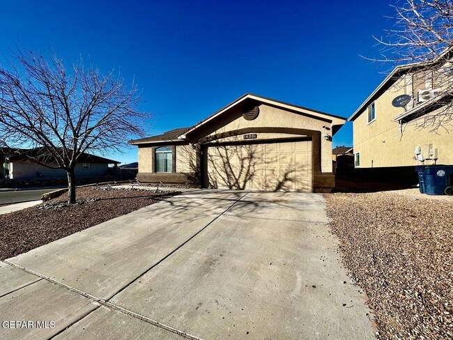 14201 Silver Point Ave in El Paso, TX - Building Photo - Building Photo