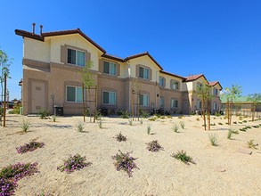 Rancho Seneca in Victorville, CA - Foto de edificio - Building Photo