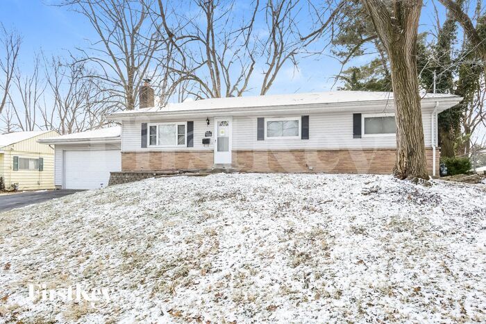 6114 Fee Fee Rd in Hazelwood, MO - Building Photo