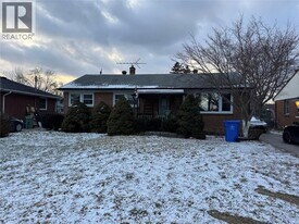 3039 Bruce Ave in Windsor, ON - Building Photo