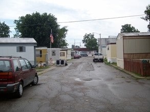 Lincoln Heights Mobile Home Park in New Haven, IN - Foto de edificio - Building Photo