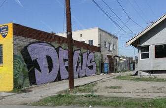 4084 S Figueroa St in Los Angeles, CA - Building Photo - Building Photo