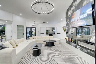 13302 Doubletree Cir in Wellington, FL - Building Photo