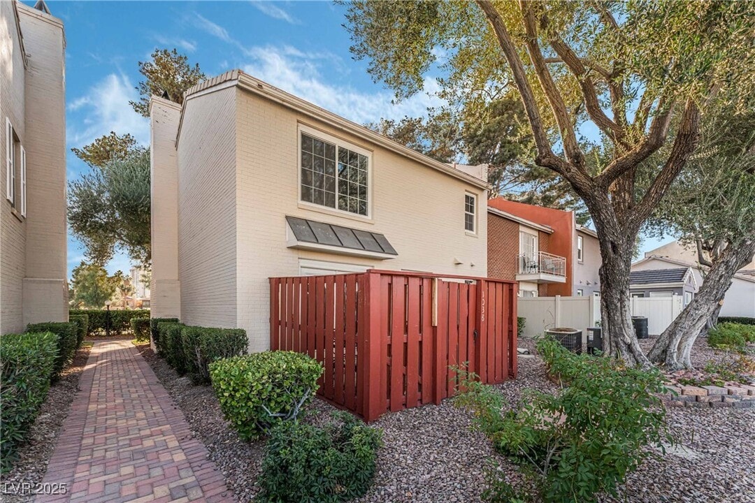1038 Tam O Shanter in Las Vegas, NV - Building Photo