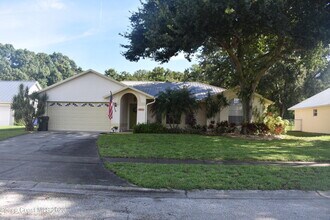 890 Spirea Dr in Rockledge, FL - Foto de edificio - Building Photo