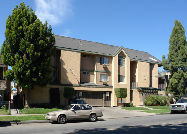 Chestnut Villas Apartments in Santa Ana, CA - Building Photo - Building Photo