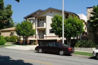 632 E Orange Grove Ave in Burbank, CA - Foto de edificio - Building Photo