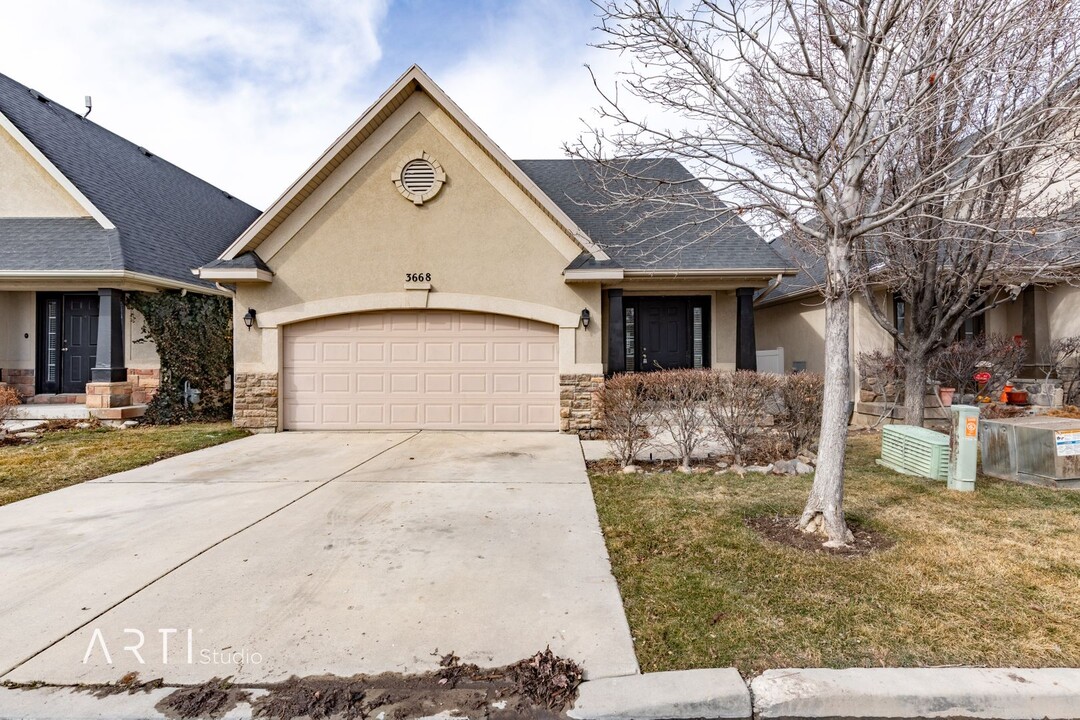 3668 W Plymouth Rock Cv in Lehi, UT - Foto de edificio