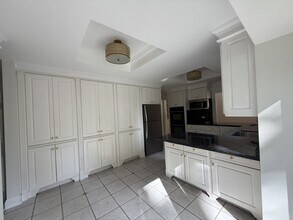687 Linden Ave in Lake Forest, IL - Building Photo - Building Photo