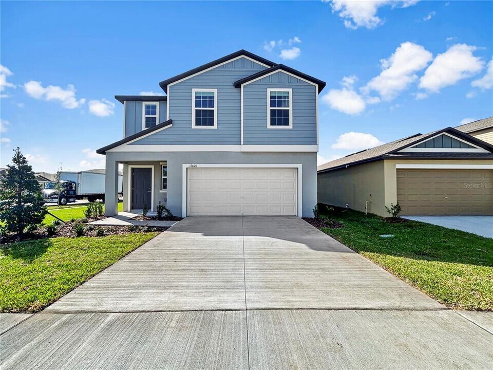 17600 Shirewood Wy in Land O Lakes, FL - Building Photo