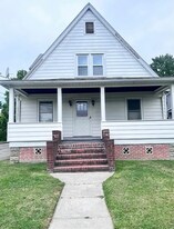 39 Adams St in Poughkeepsie, NY - Building Photo