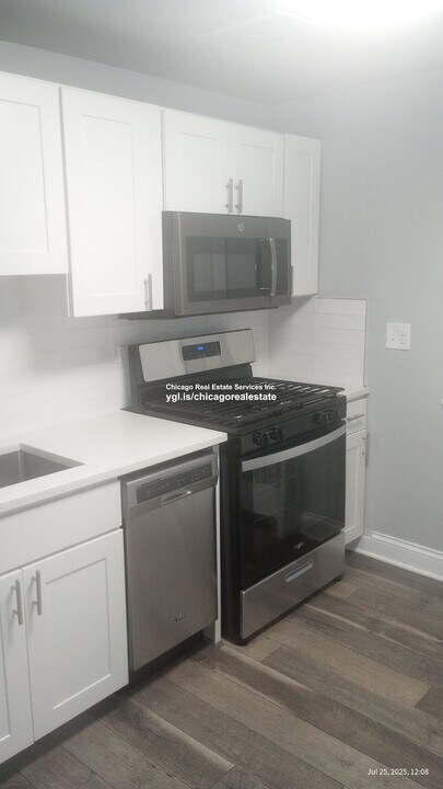 2754 W North Shore Ave in Chicago, IL - Building Photo