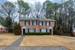 375 Dixie Ct in Lawrenceville, GA - Building Photo