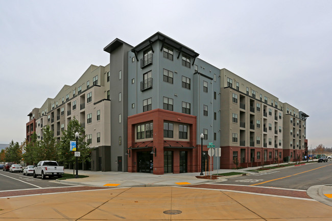 Cannery Place in Sacramento, CA - Foto de edificio - Building Photo