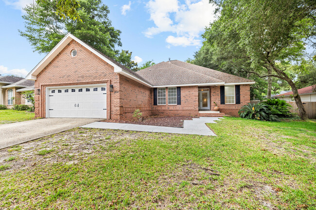 property at 1641 Parkside Cir