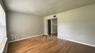 804 La Marche Dr in Jacksonville, FL - Building Photo - Building Photo