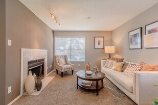 Pinehurst Place Apartments in Mesquite, TX - Building Photo