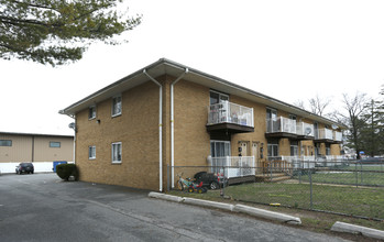 Kingston Arms Apartments in Lakewood, NJ - Building Photo - Building Photo