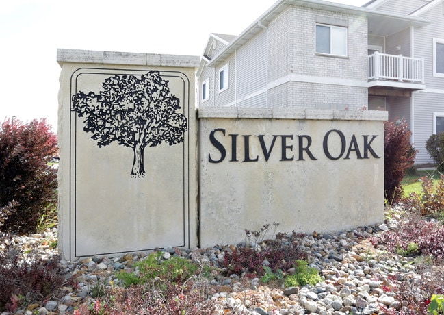 Silver Oak Condos in West Des Moines, IA - Foto de edificio - Building Photo