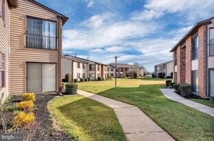 21 Uxbridge Pl in Washington Township, NJ - Building Photo