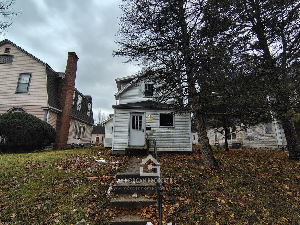 227 W 12th St in Anderson, IN - Foto de edificio