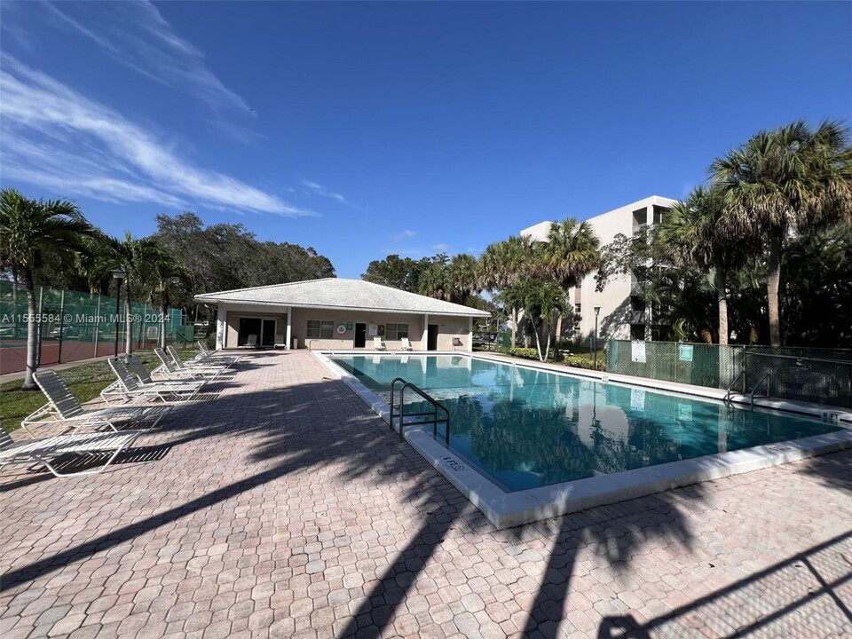 1200 NW 87th Ave, Unit 109 in Coral Springs, FL - Building Photo