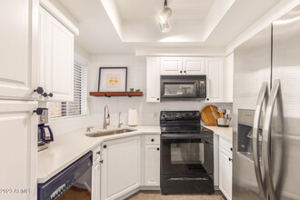 7008 E Gold Dust Ave in Paradise Valley, AZ - Building Photo - Building Photo