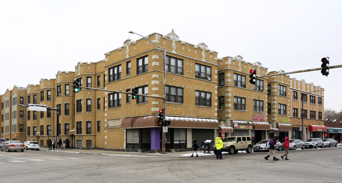 7300 S Jeffrey Blvd in Chicago, IL - Building Photo