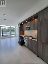 30 Inn On The Pk Dr in Toronto, ON - Building Photo - Building Photo