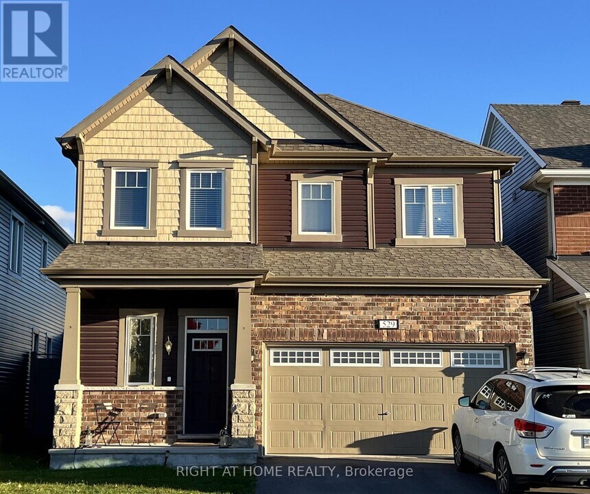529 Honeylocust Ave in Ottawa, ON - Building Photo