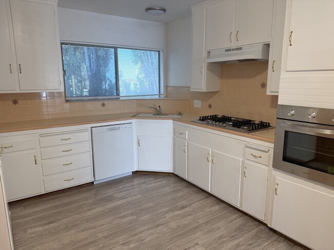 330 E Fairview Ave, Unit 4