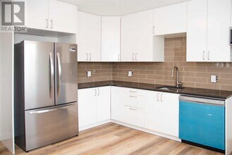 5016 Stanley Rd SW in Calgary, AB - Building Photo - Building Photo