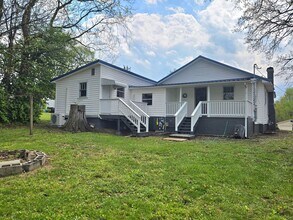 311 School St in Harriman, TN - Building Photo - Building Photo