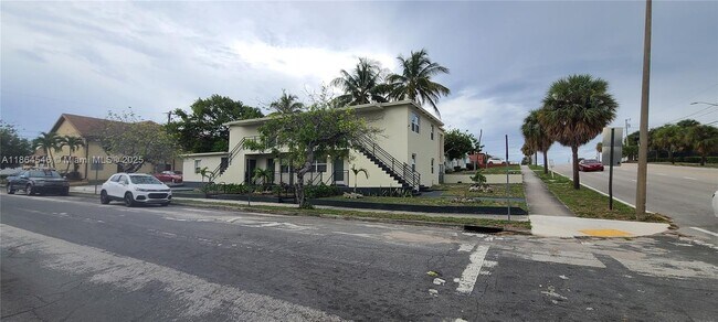 1300 Douglass Ave in West Palm Beach, FL - Building Photo - Building Photo