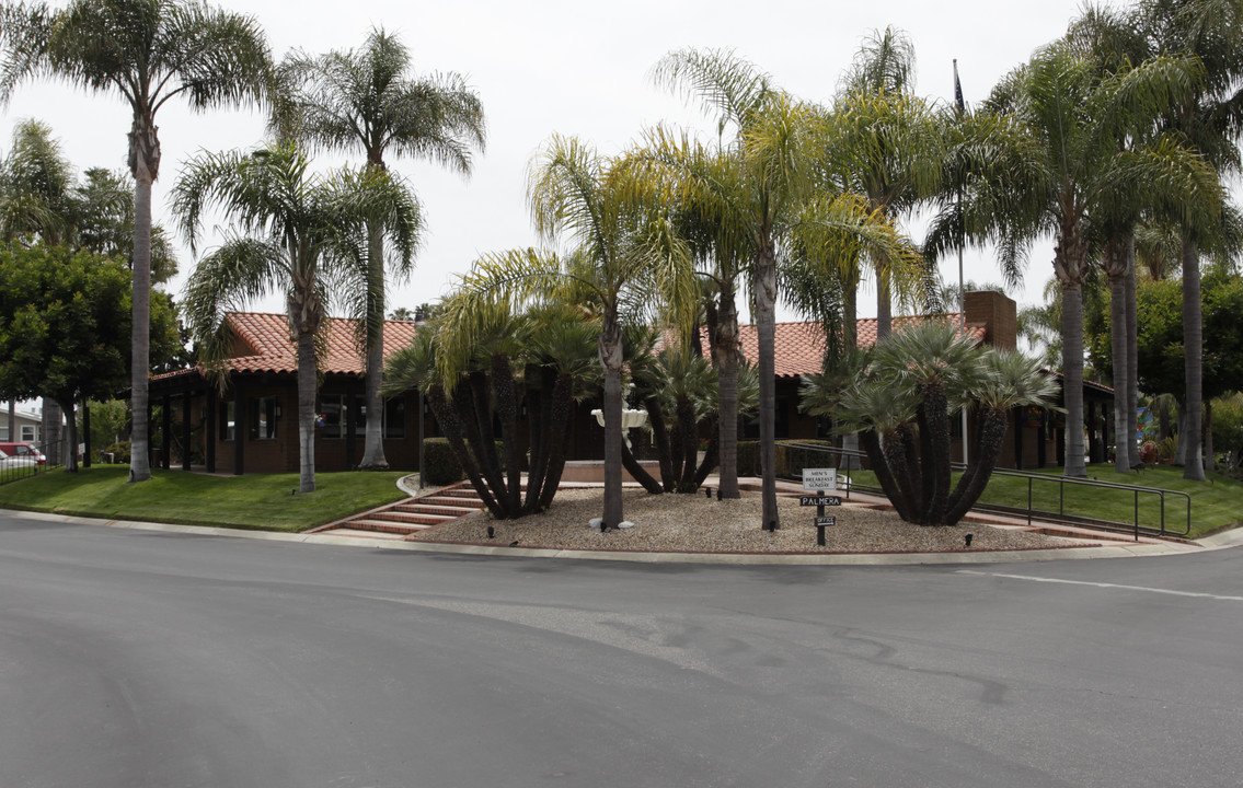 Capistrano Valley Mobile Estates in San Juan Capistrano, CA - Foto de edificio