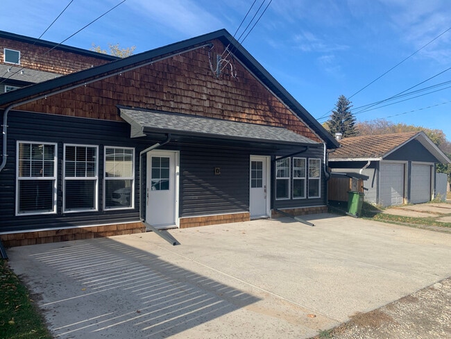 10509-10122 122 Ave NW in Edmonton, AB - Building Photo - Building Photo