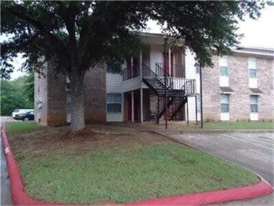 1600 E Murchison St in Palestine, TX - Building Photo