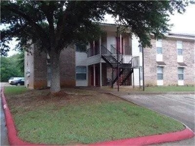 property at 1600 E Murchison St