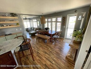 167 4th Ave, Unit 22F in Manasquan, NJ - Foto de edificio - Building Photo