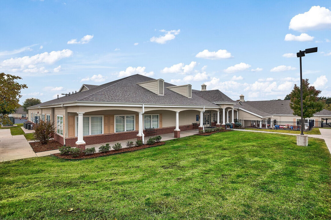 Country Club Gardens in Tulsa, OK - Building Photo